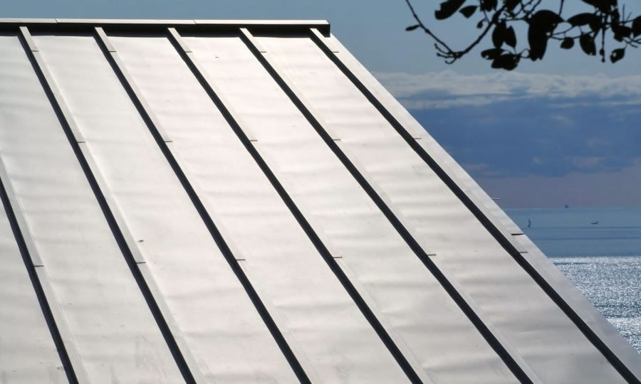 屋根：ガルバリウム鋼板